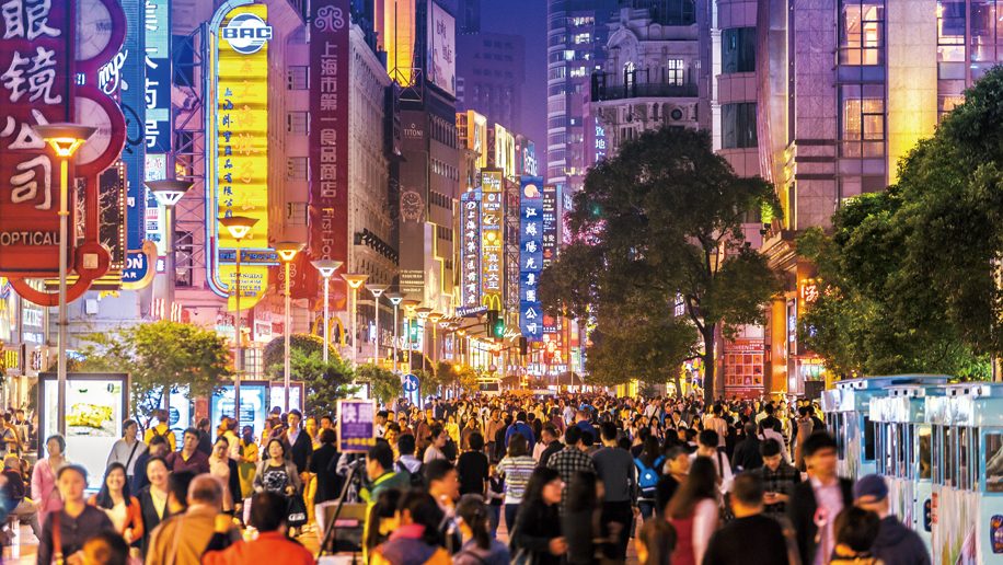 Nanjing-shoppping-street-in-Shanghai-916×516